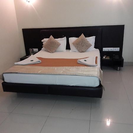 Hotel Western Inn Vasai Εξωτερικό φωτογραφία