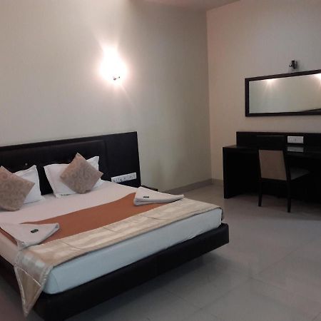 Hotel Western Inn Vasai Εξωτερικό φωτογραφία