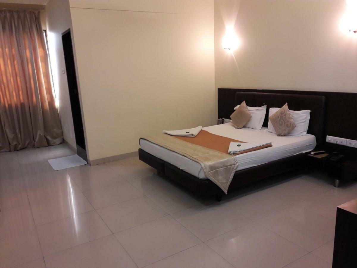 Hotel Western Inn Vasai Εξωτερικό φωτογραφία