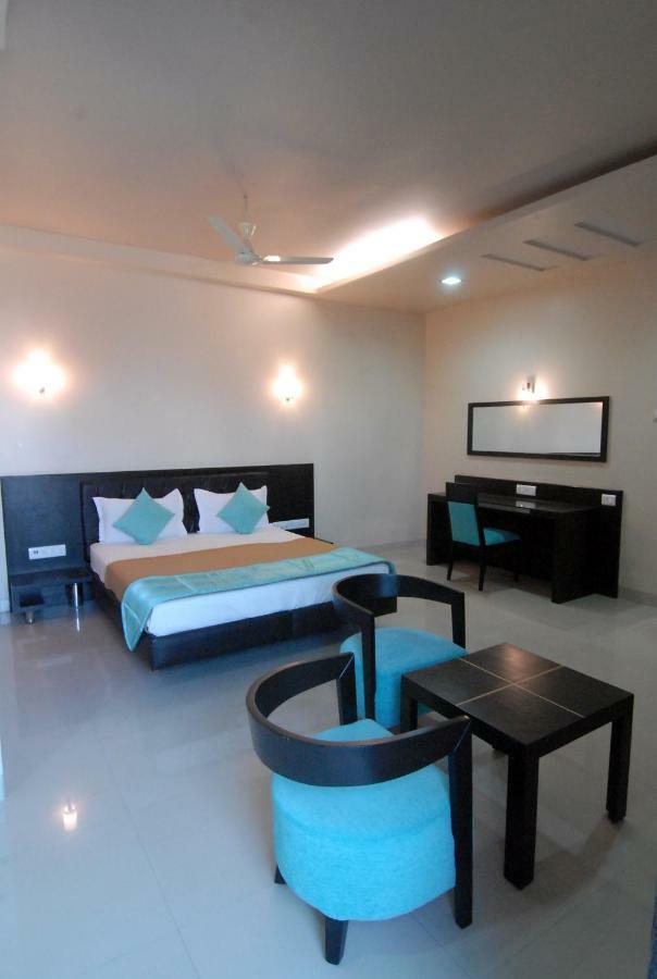 Hotel Western Inn Vasai Εξωτερικό φωτογραφία