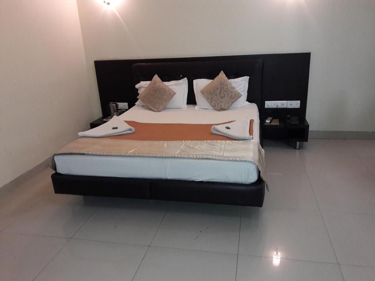 Hotel Western Inn Vasai Εξωτερικό φωτογραφία