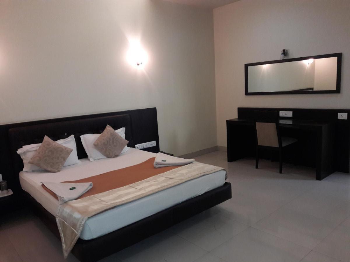 Hotel Western Inn Vasai Εξωτερικό φωτογραφία